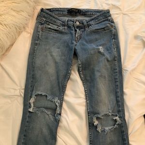 levi’s lowrise ripped jeans